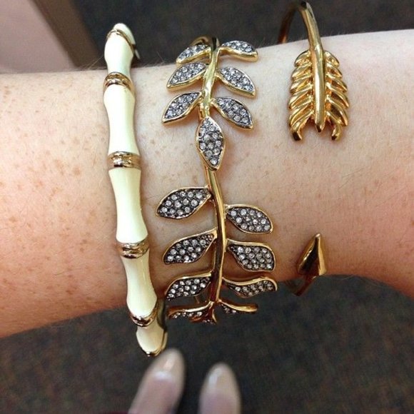 Stella & Dot | Dainty Gold Bangle Bracelet Ivie Bangle/Cuff Bracelet - Picture 5 of 9